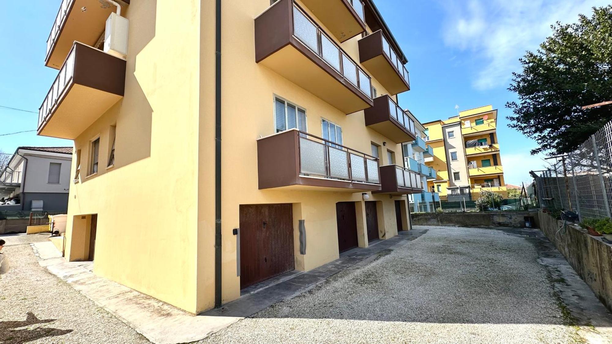 Se041 - Senigallia, Quadrilocale Accessoriato A 150Mt Dal Mare ภายนอก รูปภาพ